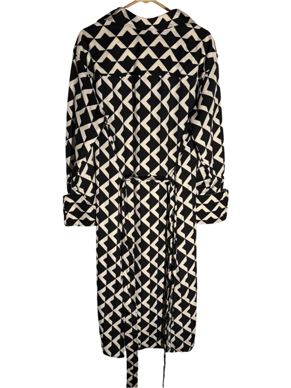 H&M Tie- Belt Shirt Dress With White and Black Geometric Classic Design - Picture 7 of 9